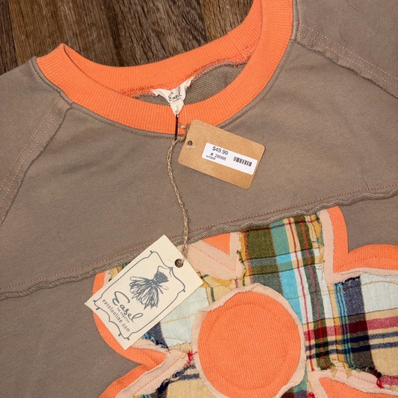 Casual Tan Sweatshirt with Plaid Flower Design - Picture 4 of 4